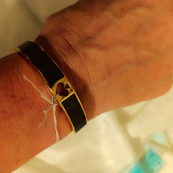 Kate spade black and gold enamel clasp bangle women's bracelet - Picture 3 of 6